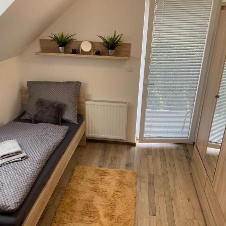 Cozy 2-Bedroom Vacation Apartment With Entire Top Floor Gaj  Dış mekan fotoğraf