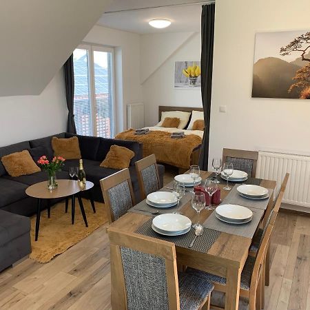 Cozy 2-Bedroom Vacation Apartment With Entire Top Floor Gaj  Dış mekan fotoğraf