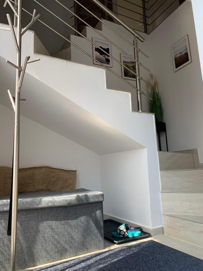 Cozy 2-Bedroom Vacation Apartment With Entire Top Floor Gaj  Dış mekan fotoğraf