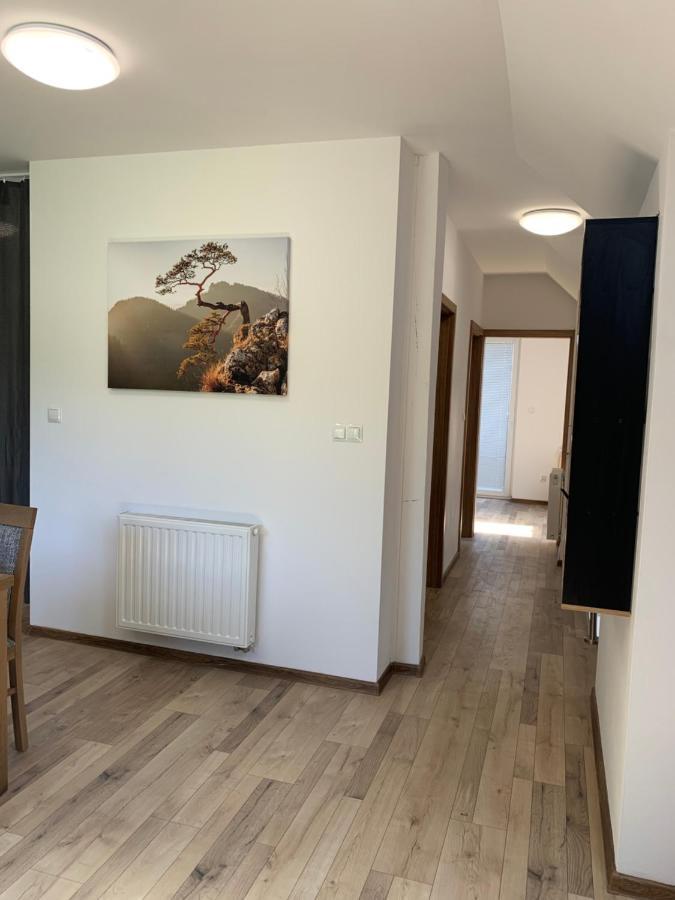 Cozy 2-Bedroom Vacation Apartment With Entire Top Floor Gaj  Dış mekan fotoğraf