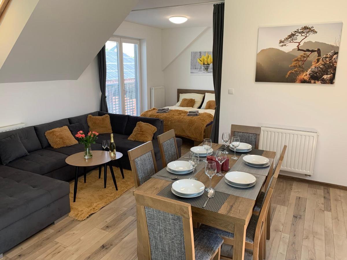 Cozy 2-Bedroom Vacation Apartment With Entire Top Floor Gaj  Dış mekan fotoğraf
