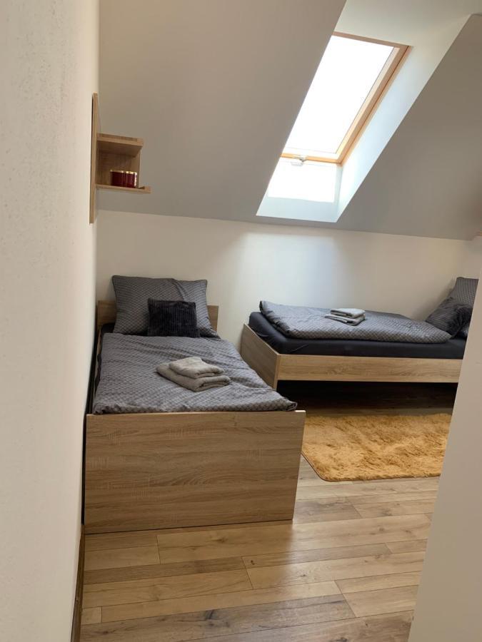 Cozy 2-Bedroom Vacation Apartment With Entire Top Floor Gaj  Dış mekan fotoğraf