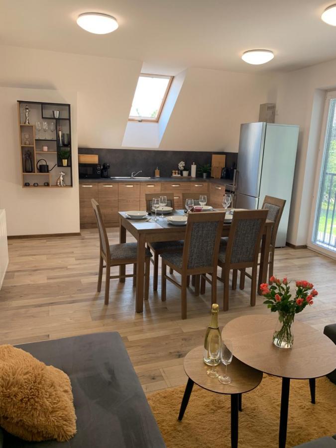 Cozy 2-Bedroom Vacation Apartment With Entire Top Floor Gaj  Dış mekan fotoğraf